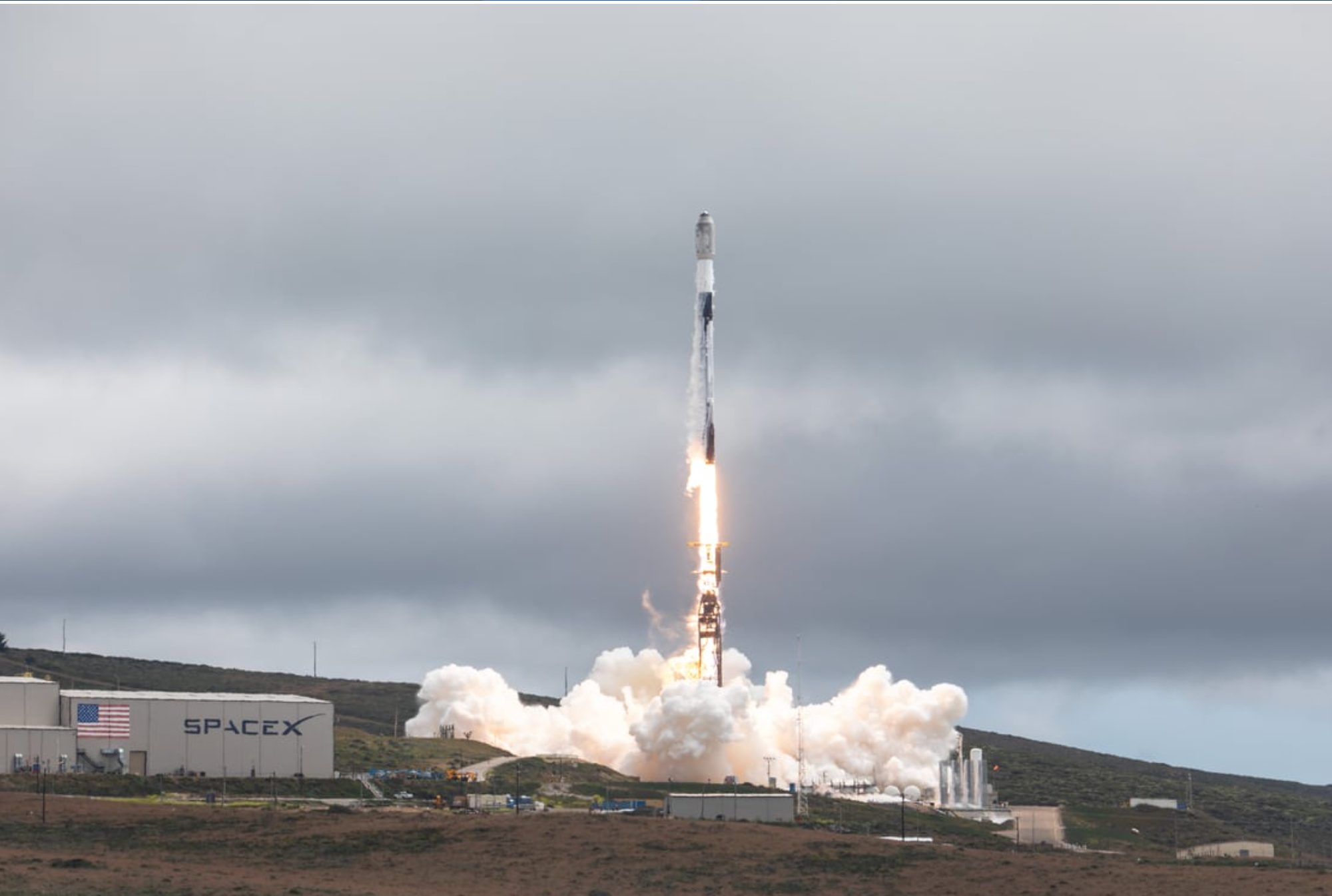 Alba Cluster 7 lifting off on Transporter-8